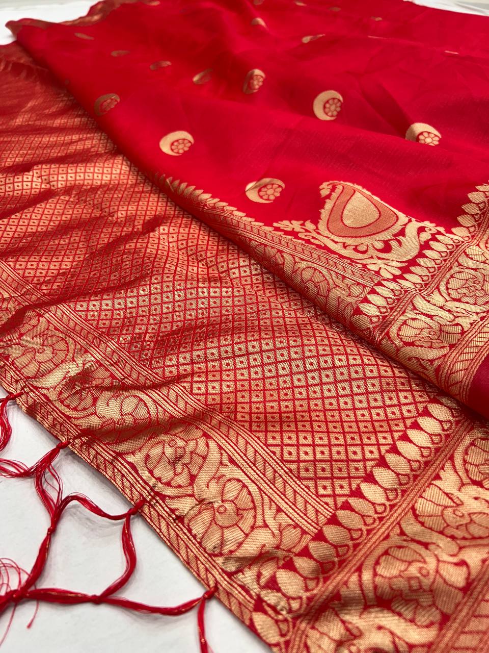 Royal Red Lichi Silk Saree with Rich Zari Pallu & Jacquard Weaving
