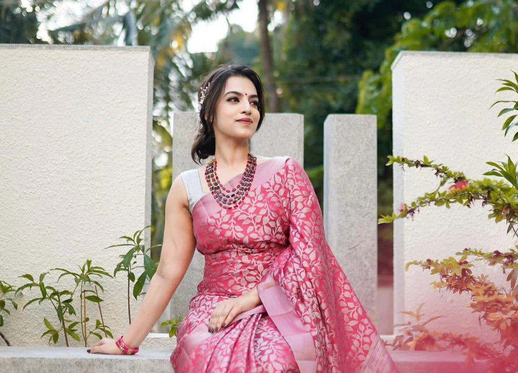 Elegant Pink Soft Lichi Silk Saree with Floral Jacquard & Rich Pallu