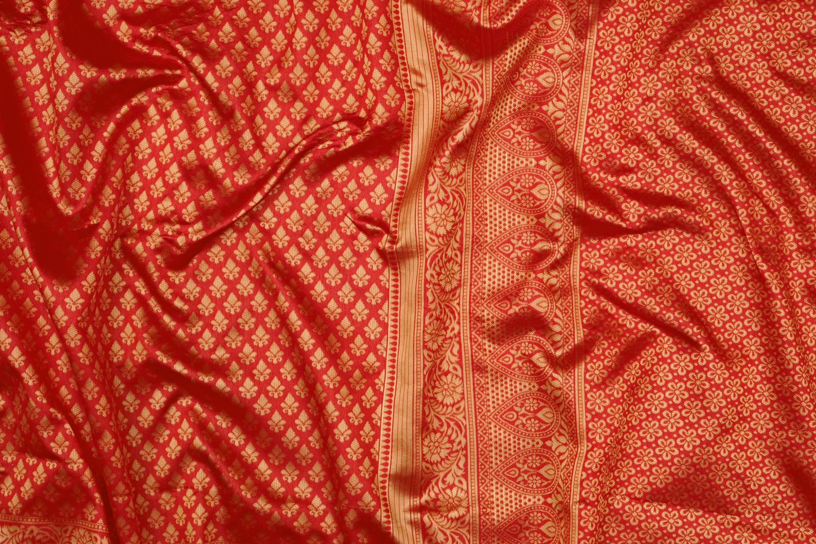 Royal Red Soft Lichi Silk Saree with Heavy Jacquard Pallu – Wedding Collection