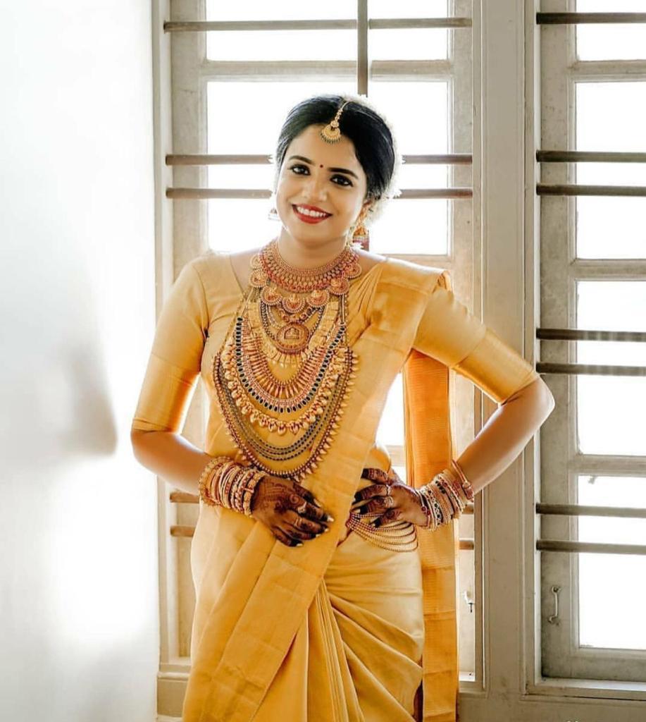 Golden Glow Soft Lichi Silk Saree – Rich Jacquard Elegance